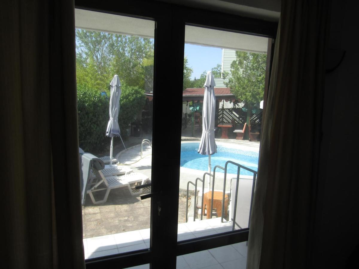 וארנה Hostel Papagal מראה חיצוני תמונה