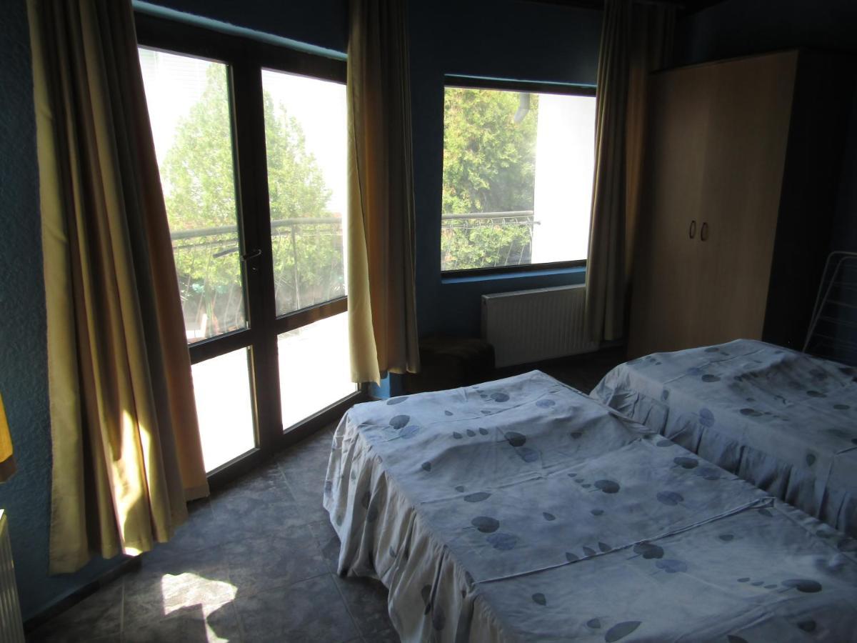 וארנה Hostel Papagal מראה חיצוני תמונה