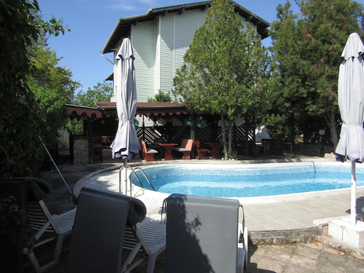 וארנה Hostel Papagal מראה חיצוני תמונה