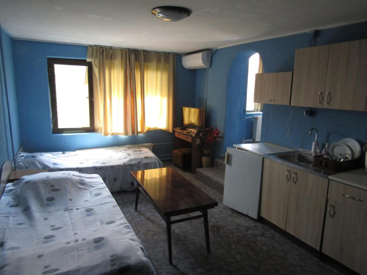 וארנה Hostel Papagal מראה חיצוני תמונה
