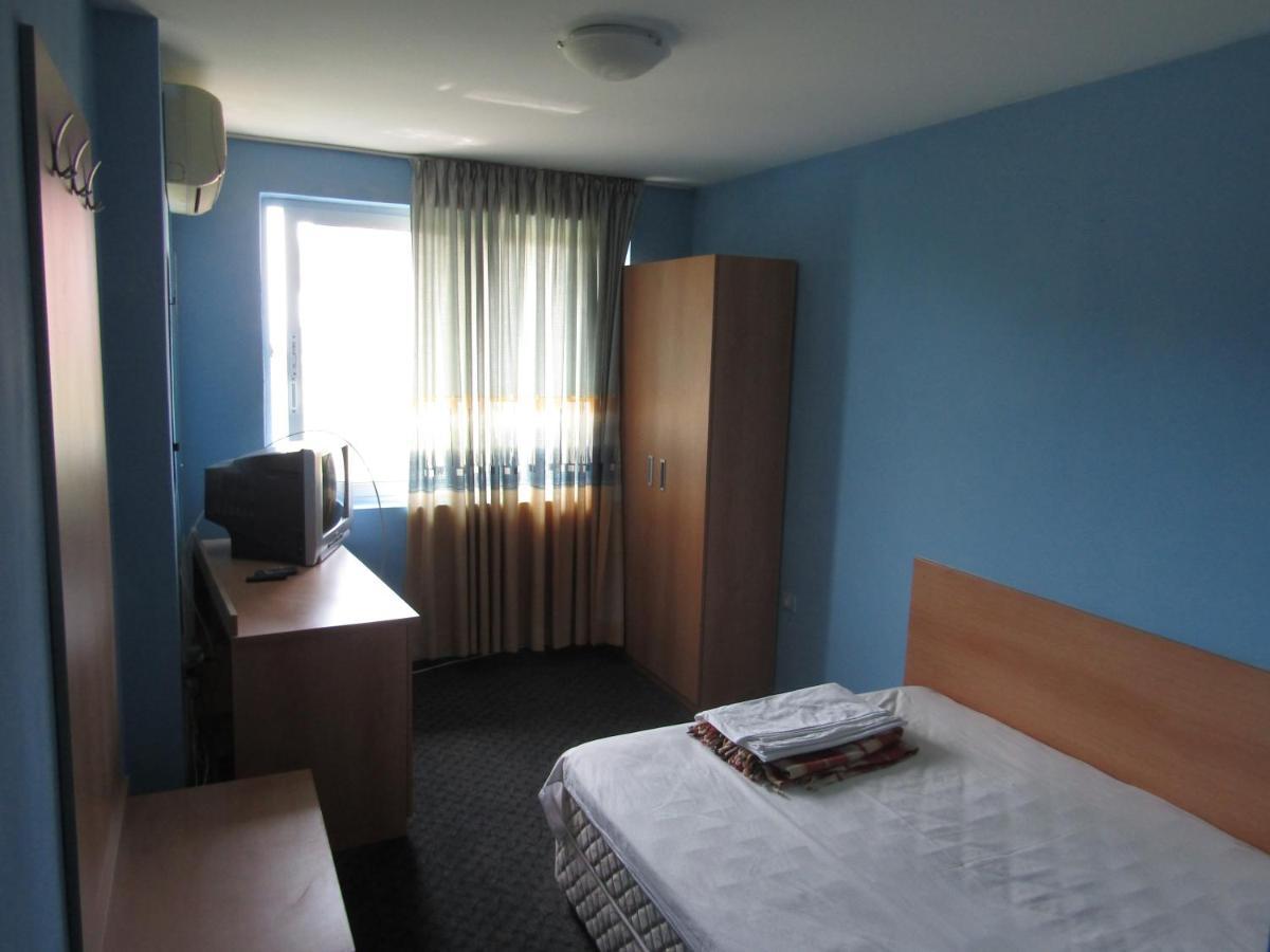 וארנה Hostel Papagal מראה חיצוני תמונה