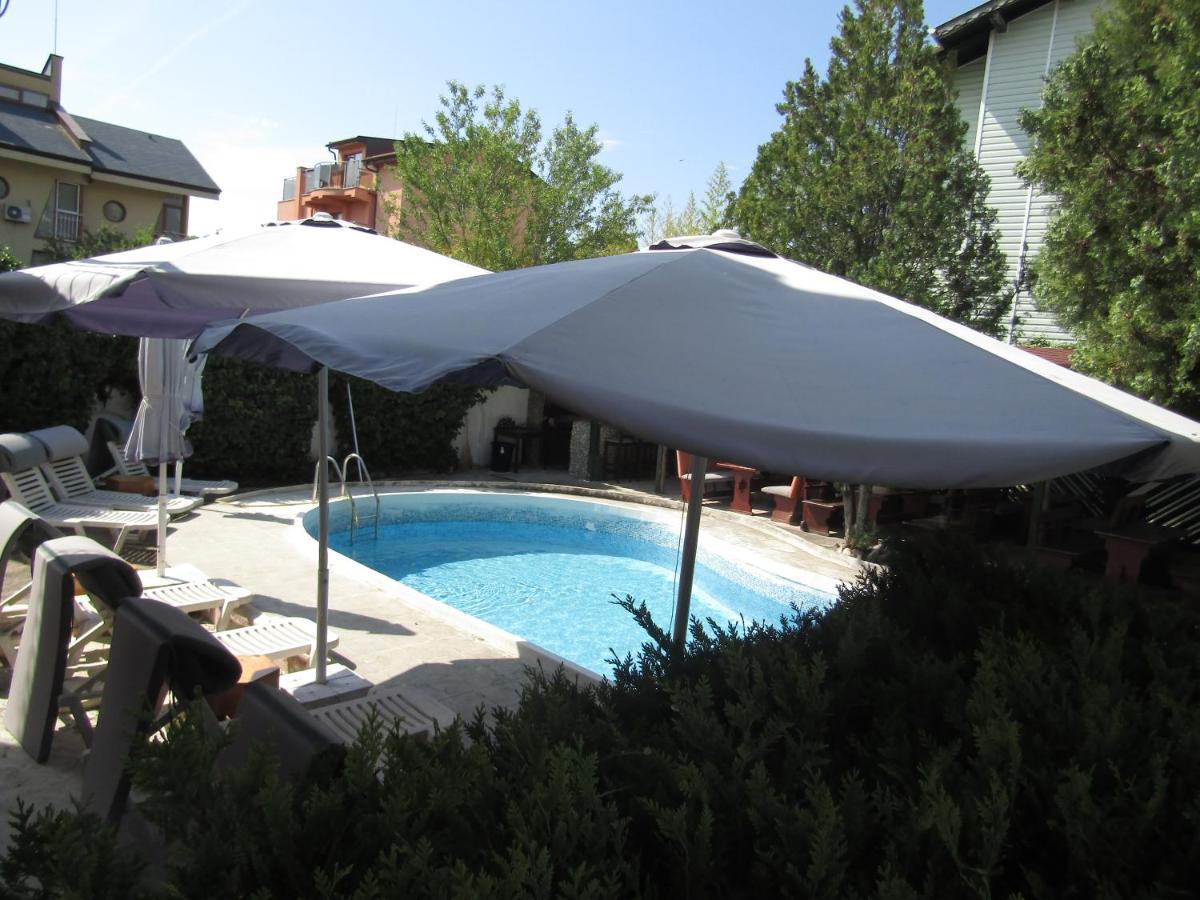 וארנה Hostel Papagal מראה חיצוני תמונה