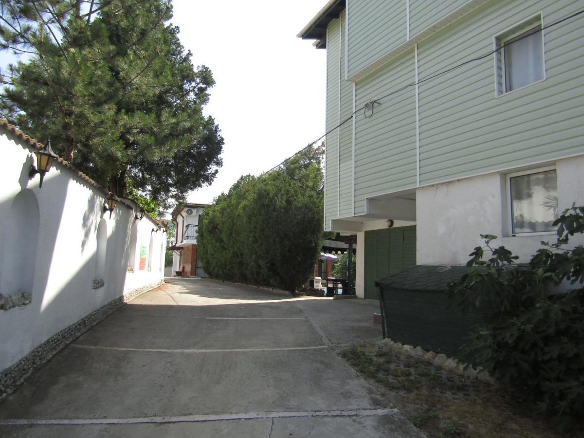 וארנה Hostel Papagal מראה חיצוני תמונה