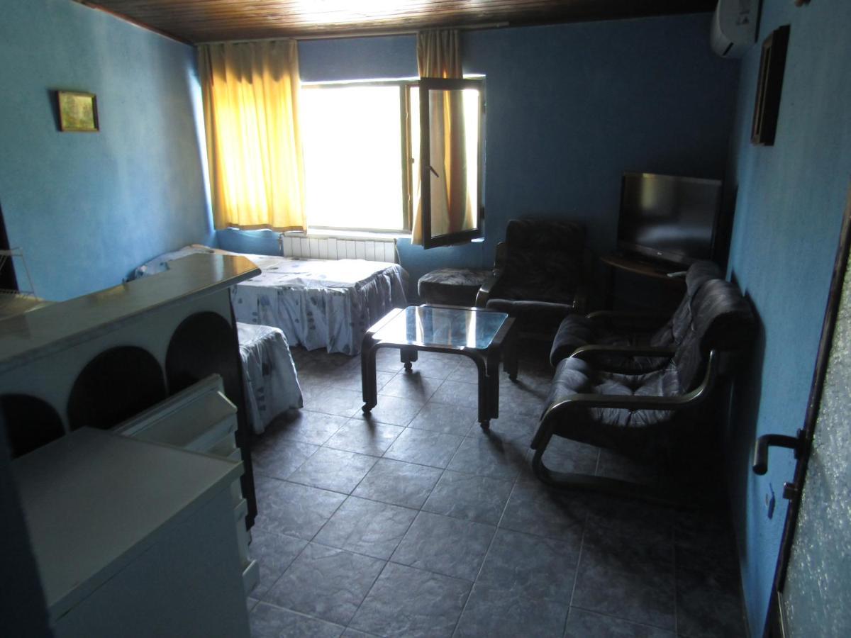 וארנה Hostel Papagal מראה חיצוני תמונה