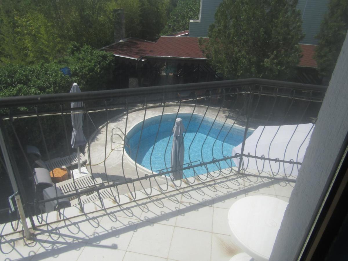 וארנה Hostel Papagal מראה חיצוני תמונה