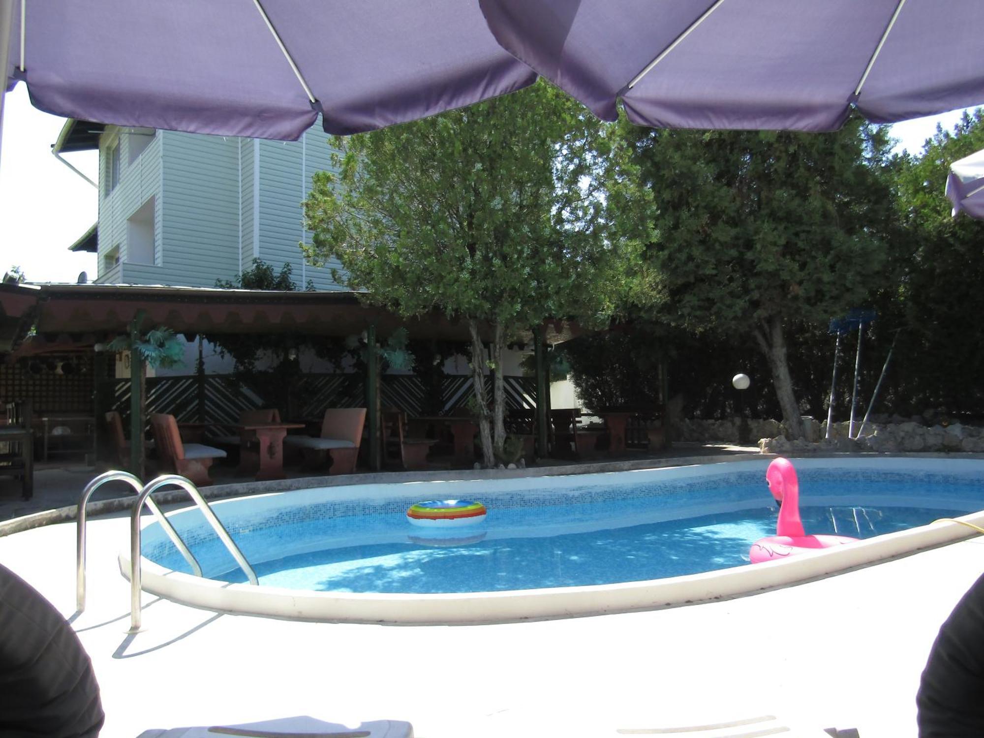וארנה Hostel Papagal מראה חיצוני תמונה