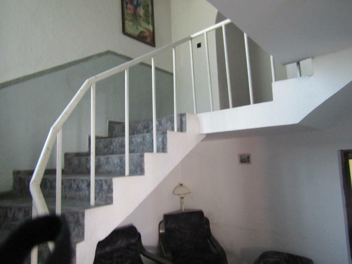 וארנה Hostel Papagal מראה חיצוני תמונה