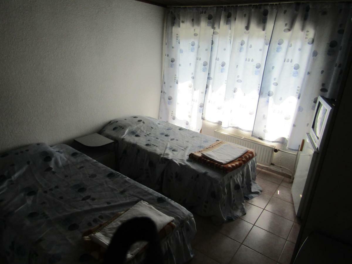 וארנה Hostel Papagal מראה חיצוני תמונה
