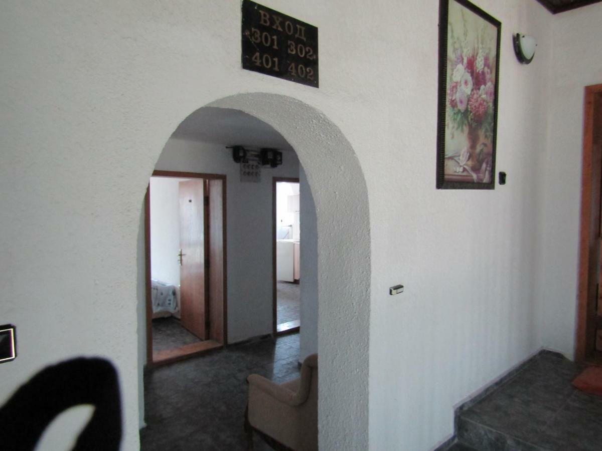 וארנה Hostel Papagal מראה חיצוני תמונה