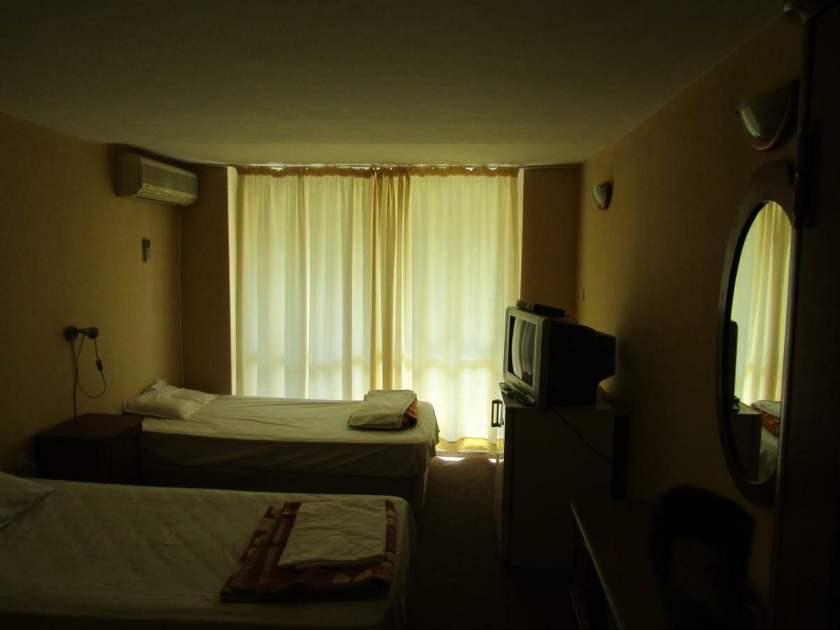 וארנה Hostel Papagal מראה חיצוני תמונה
